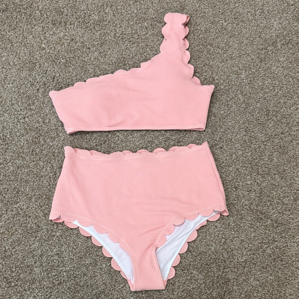 NWOT Scallop Two-Piece, size M